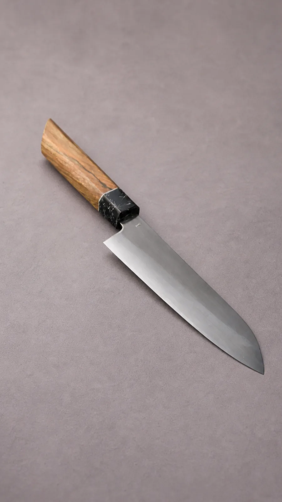 Orion, santoku artisanal réalisé par Marc Saderi